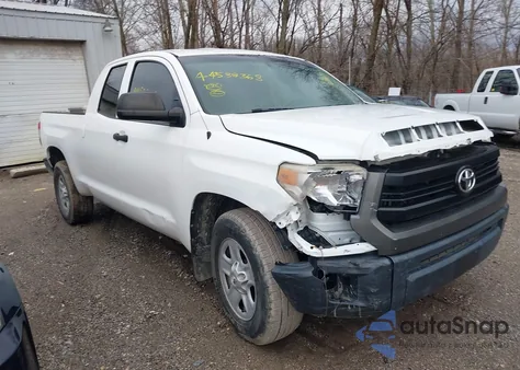 2017 Toyota Tundra Sr 5.7L V8 z USA, uszkodzony, nr VIN 5TFUW5F13HX625184